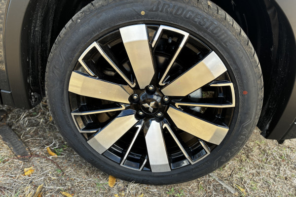 2025 Mitsubishi Outlander ZM Exceed SUV Image 11