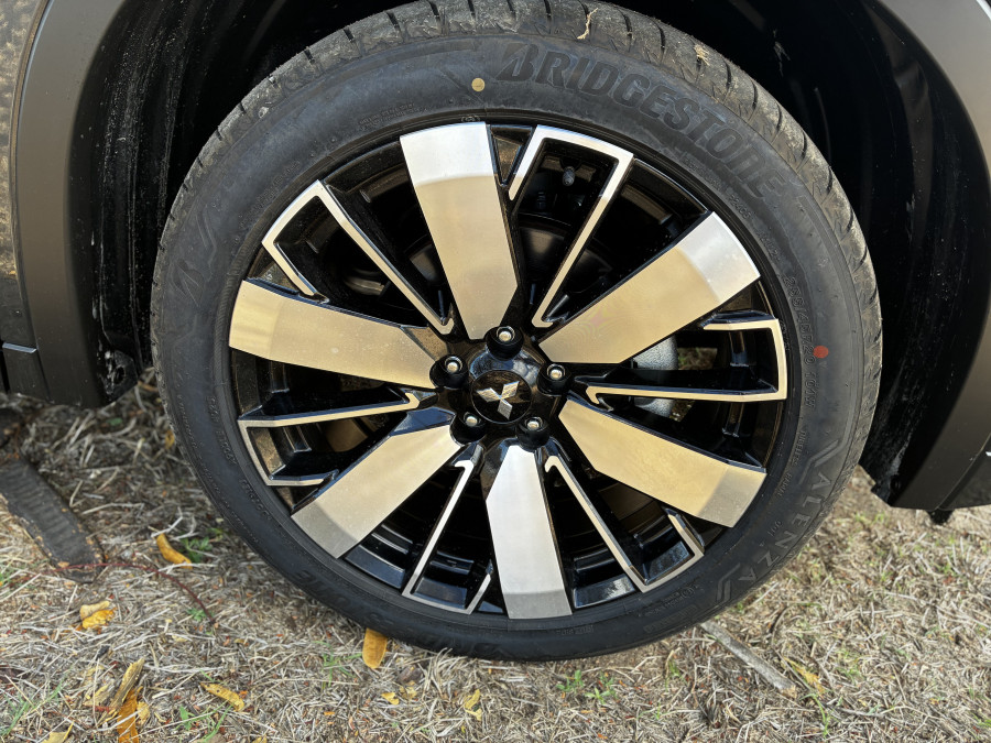 2025 Mitsubishi Outlander ZM Exceed SUV Image 11