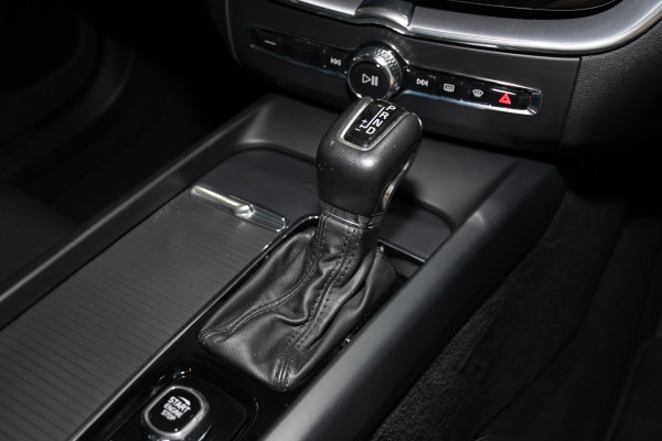 2019 Volvo XC60 UZ D4 Momentum SUV Image 17
