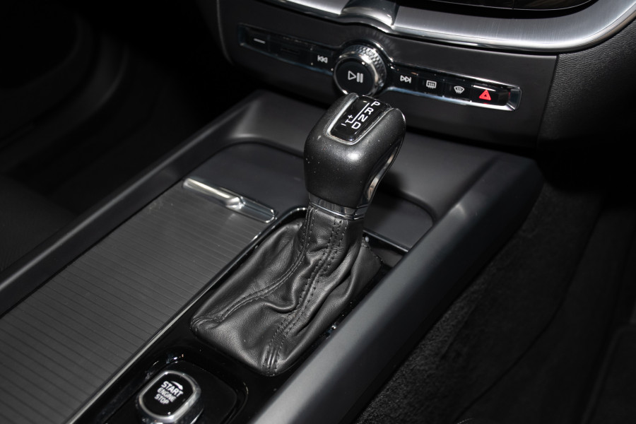 2019 Volvo XC60 UZ D4 Momentum SUV Image 17