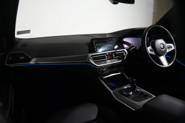 2022 BMW 3 Series 30i M Sport Touring SUV image 12