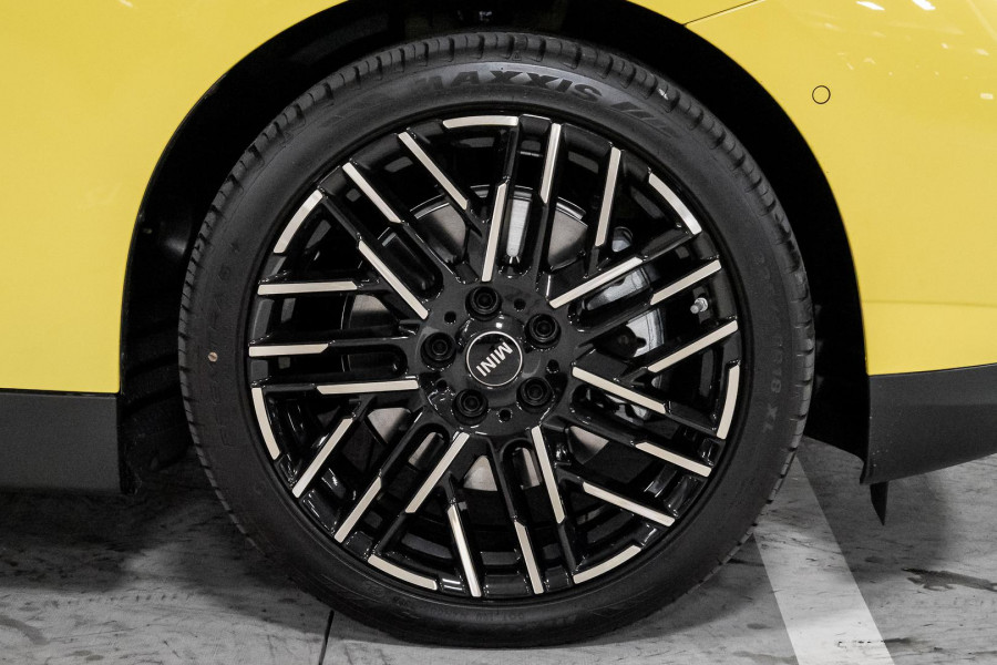 2026 MINI Cooper J01 SE Favoured Hatch