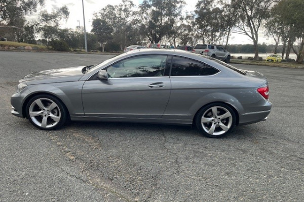 2013 Mercedes-Benz C-Class C250 Coupe Image 4