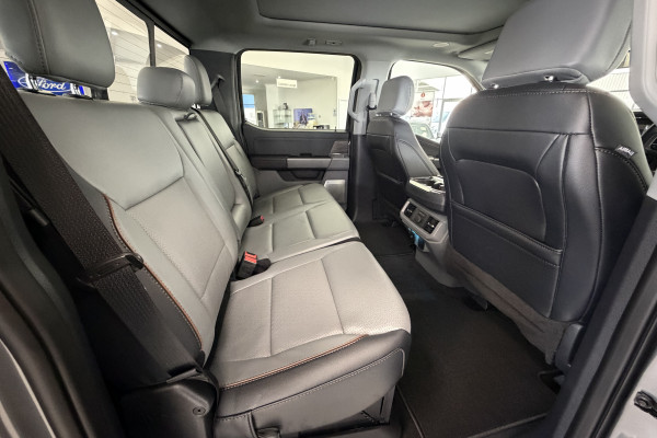 2024 Ford F-150  Lariat Dual Cab Image 17