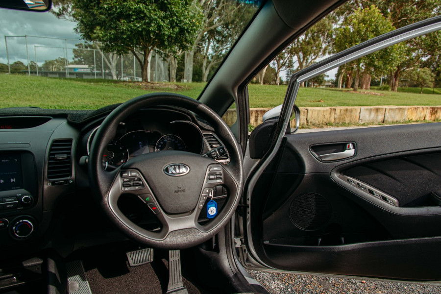 2016 MY17 Kia Cerato YD S Hatch Image 24