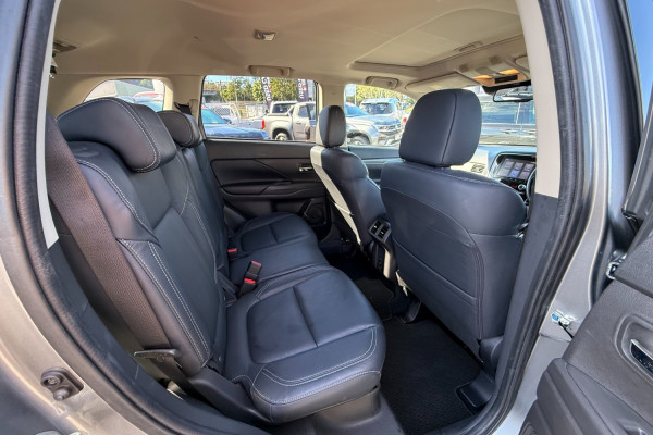 2021 Mitsubishi Outlander ZL Exceed SUV Image 12