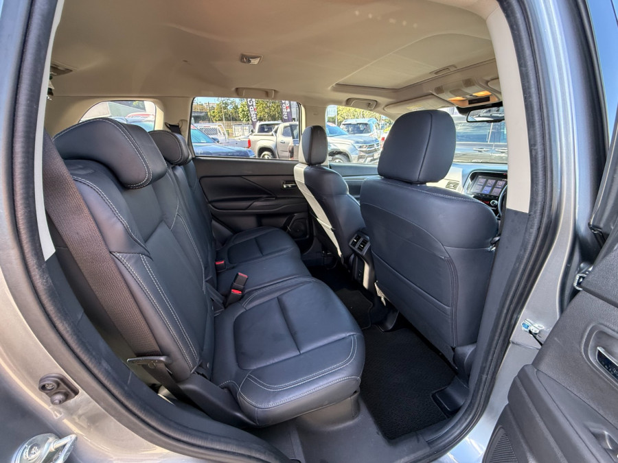 2021 Mitsubishi Outlander ZL Exceed SUV Image 12
