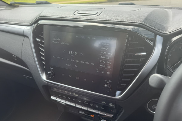 2026 Isuzu D-MAX RG LS-U Cab Chassis Image 16