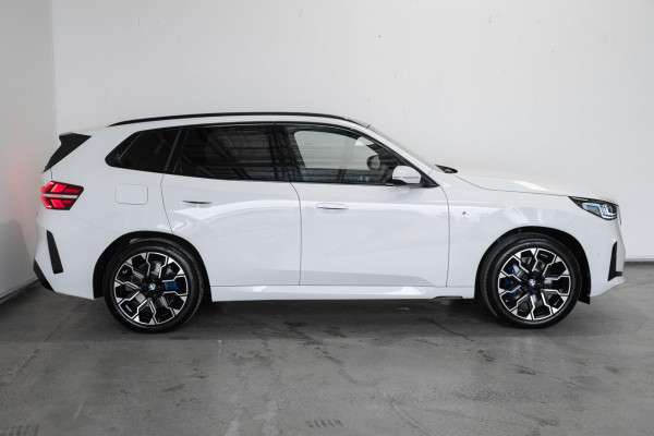 2026 BMW X3 G45 30e xDrive SUV image 3