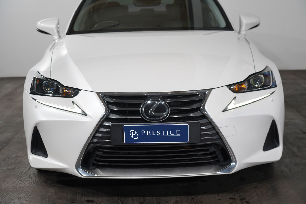 2019 Lexus Is300 Luxury Sedan Image 3