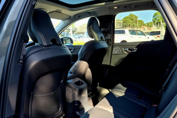 2026 Volvo XC60 UZ Ultra T8 Plug-in Hybrid Dark SUV Image 12