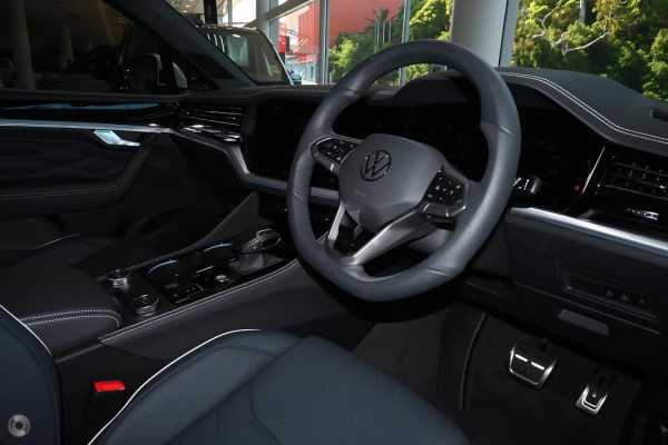 2025 Volkswagen Touareg RC 210TDI R-Line SUV Image 15