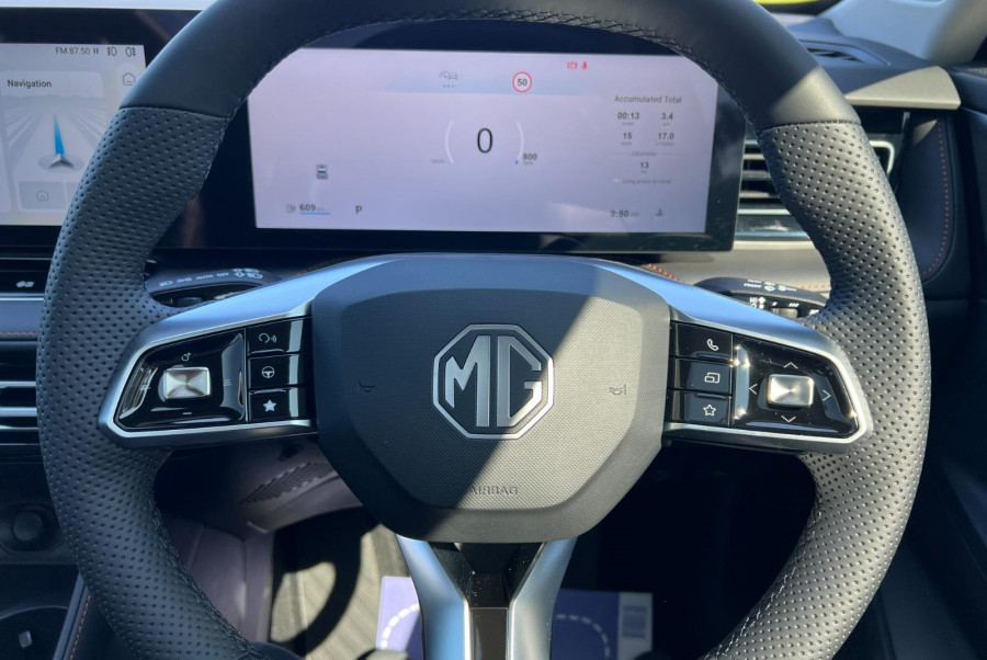 2024 MY24.5 MG HS AS33 Essence SUV Image 19
