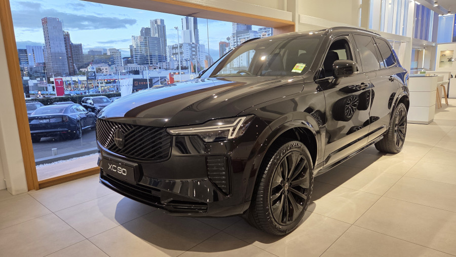 2026 Volvo XC90 L Series  Black Edition SUV Image 3