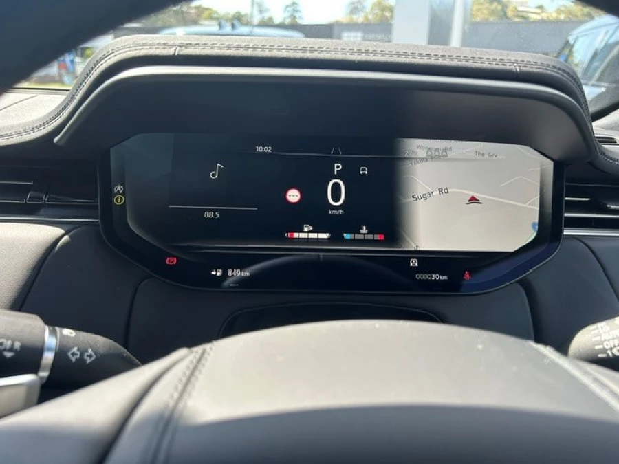2026 Land Rover Range Rover D300 SE SUV Image 13