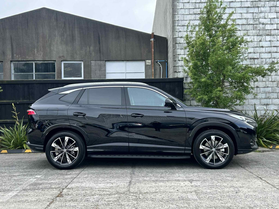 2026 MG HS Plug-in Hybrid Essence SUV Image 2