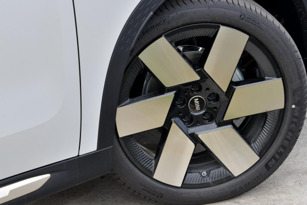 2026 MINI Countryman U25 E Favoured SUV image 28