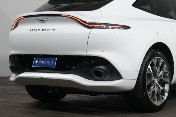 2022 Aston Martin DBX SUV Image 8