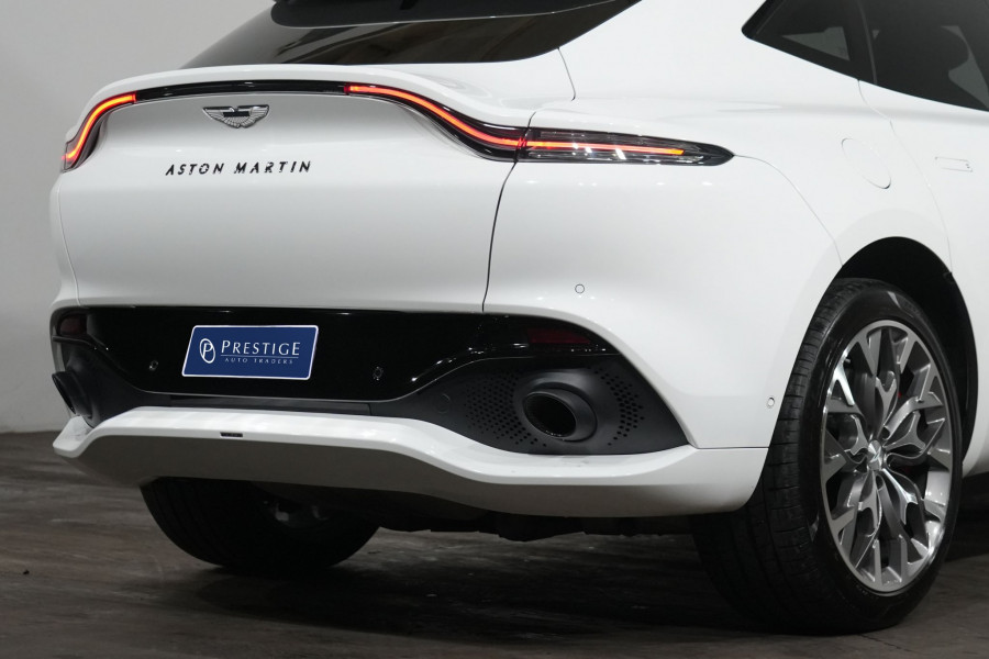 2022 Aston Martin DBX SUV Image 8