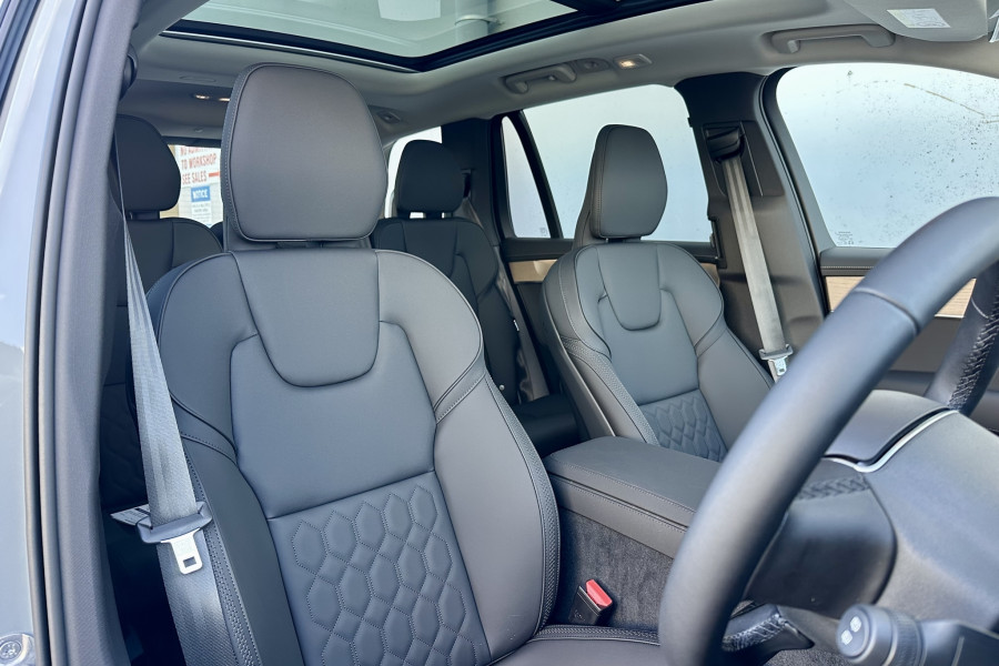 2025 Volvo XC90 L Series Ultra B5 Bright SUV Image 14