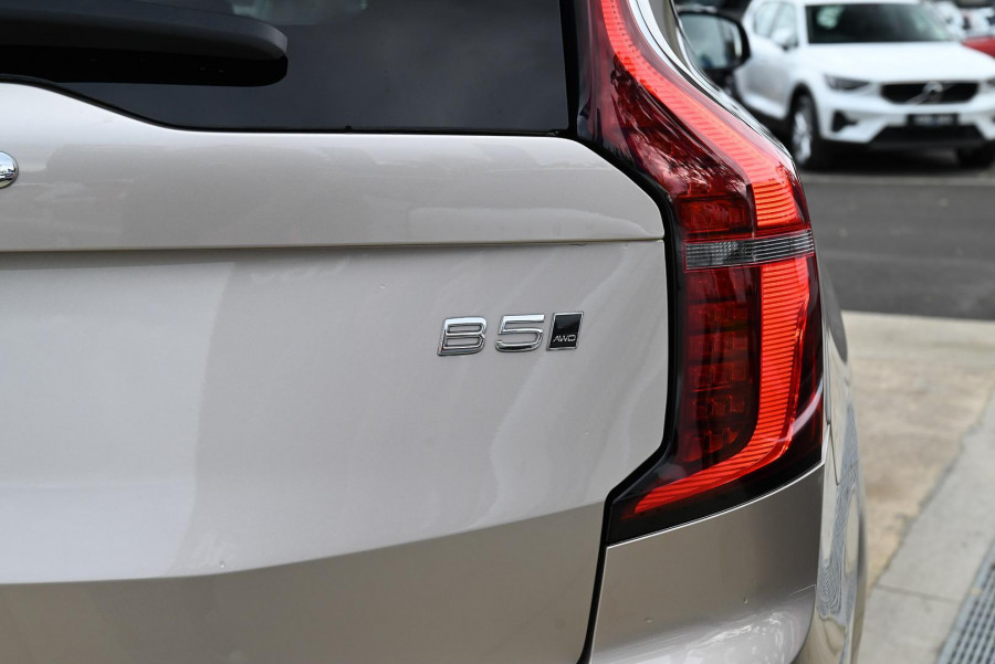 2026 Volvo XC90 L Series Ultra B5 Dark SUV Image 11