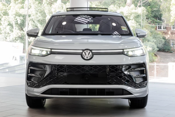 2026 Volkswagen Tayron R4 200TSI eHybrid R-Line SUV Image 4
