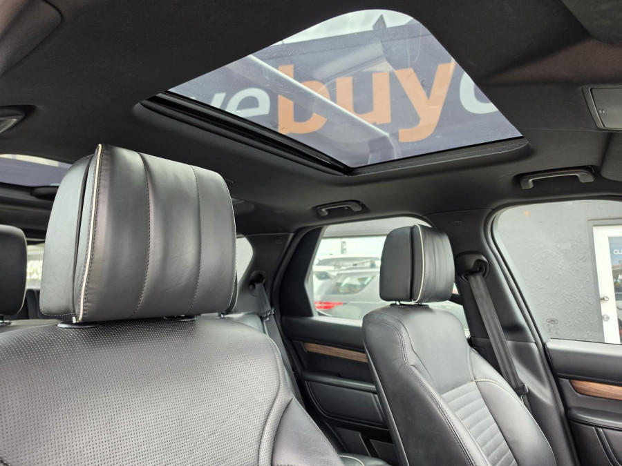 2018 Land Rover Discovery Series 5 HSE Luxury SUV Image 17