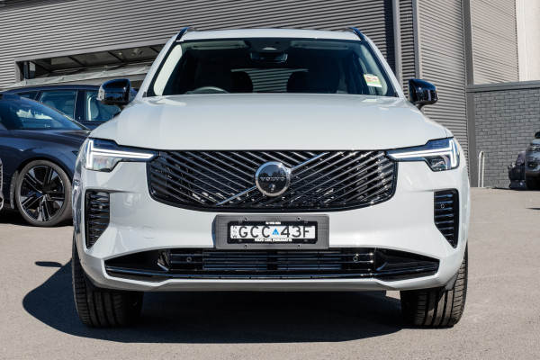 2026 Volvo XC90 L Series Plus T8 Plug-in Hybrid Dark SUV Image 4