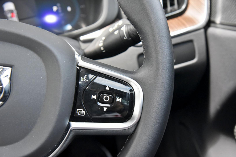 2023 Volvo XC60  Ultimate B5 Bright SUV Image 9