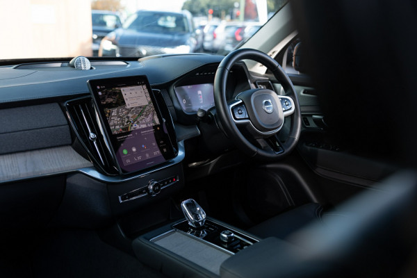 2025 MY26 Volvo XC90 L Series Ultra B5 Dark SUV Image 3