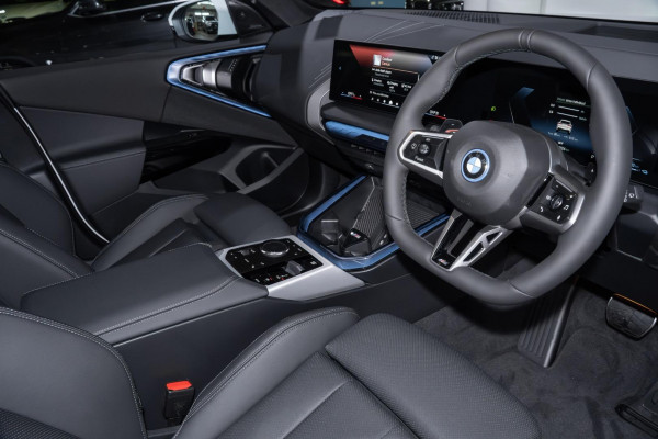 2026 BMW X3 G45 30e xDrive SUV image 7