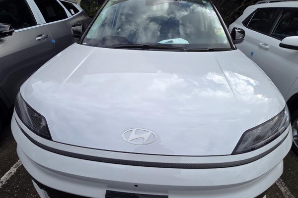 2026 Hyundai ELEXIO OE1.V1 Elite SUV Image 2