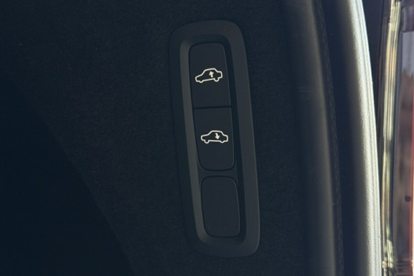 2025 Volvo XC90 L Series Ultra T8 Plug-In Hybrid SUV Image 10