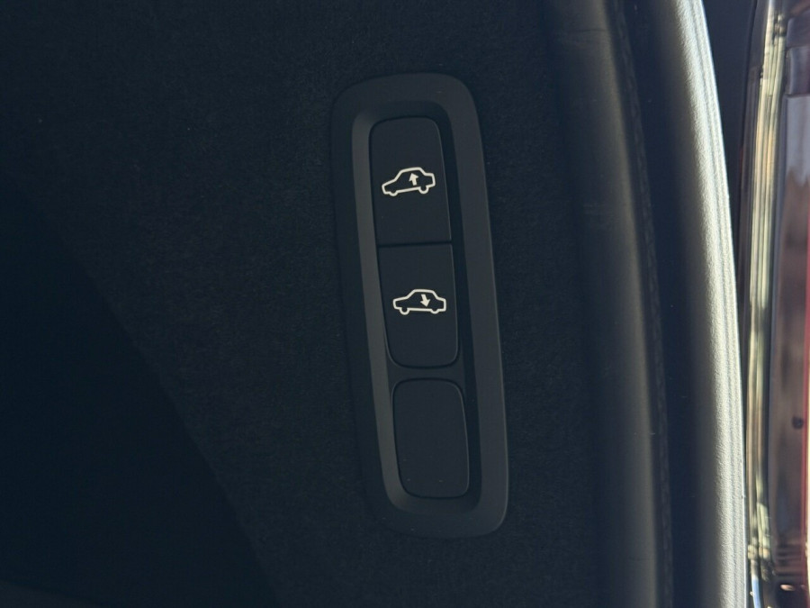 2025 Volvo XC90 L Series Ultra T8 Plug-In Hybrid SUV Image 10
