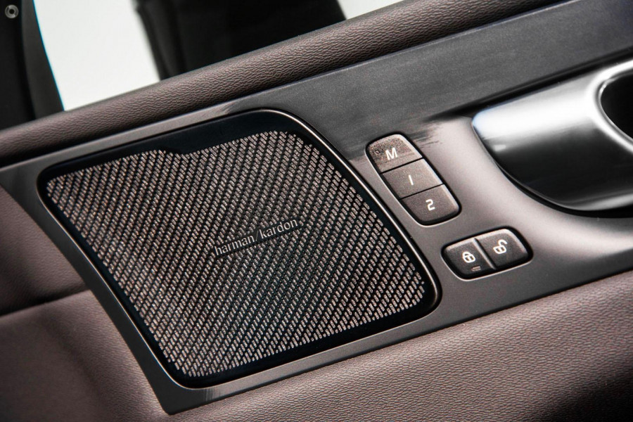 2026 Volvo XC60 UZ Ultra B5 Dark SUV Image 14