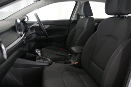 2019 MY20 Kia Cerato Hatch BD S with Safety Pack Hatchback Image 2