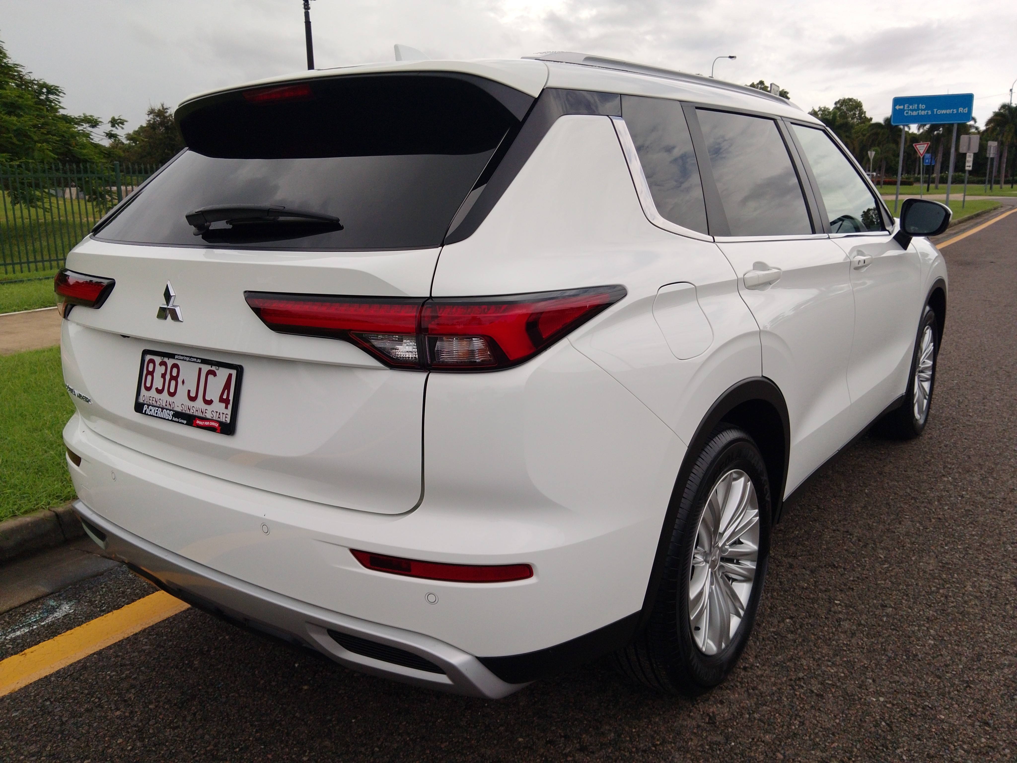 2023 MY24 Mitsubishi Outlander ZM LS SUV Image 7