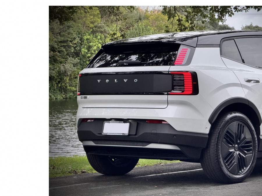 2026 Volvo EX30 Cross Country  Ultra Twin Motor Performance SUV Image 11