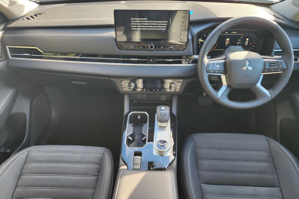 2025 Mitsubishi Outlander ZM LS SUV Image 9
