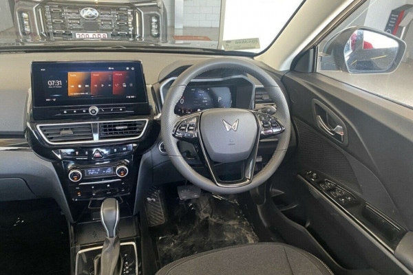 2025 Mahindra XUV3X0  AX5L SUV Image 26