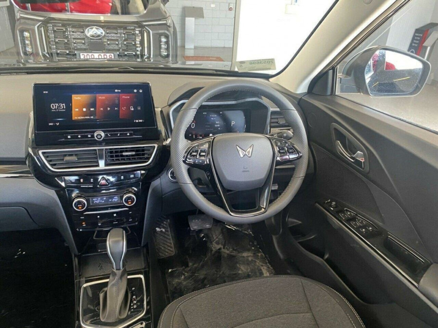 2025 Mahindra XUV3X0  AX5L SUV Image 26