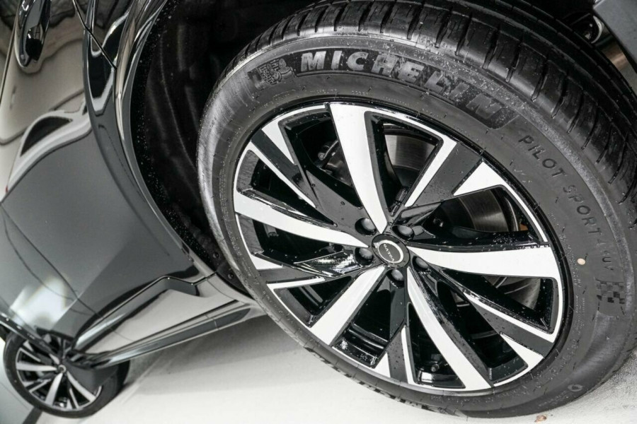 2025 MY26 Volvo XC90 L Series Ultra B5 Dark SUV Image 4
