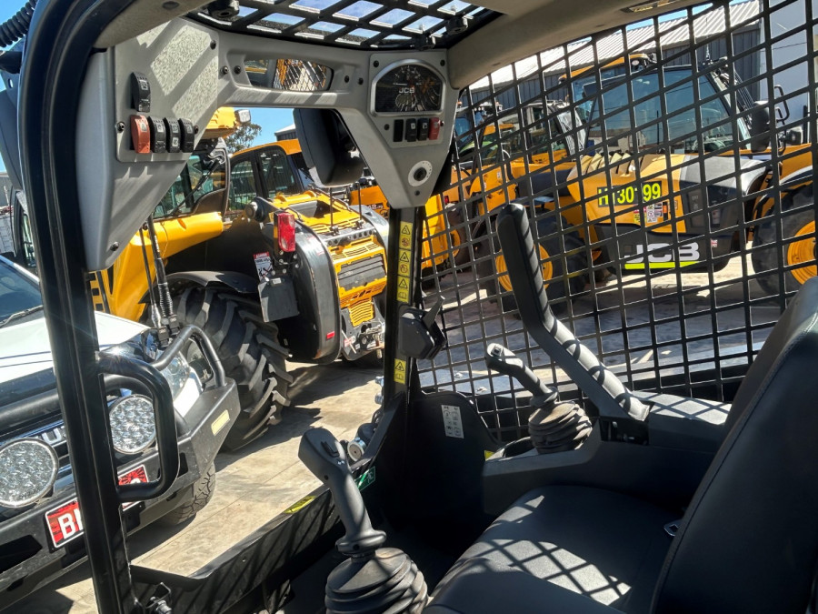2025 JCB WHL SKID STEER LDR Wheeled Skidsteer Loader Image 8