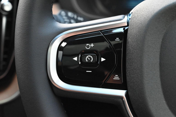 2026 Volvo XC60 UZ Ultra B5 Dark SUV Image 16