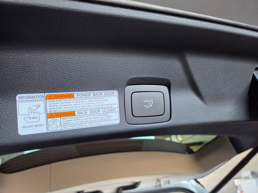 2026 MY25 LDV D90 Executive Wagon Image 13