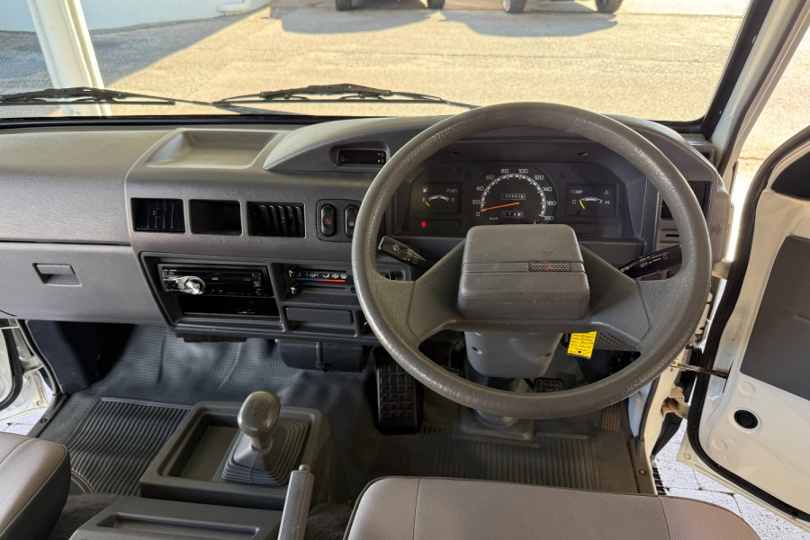 2008 Mitsubishi Express Van Image 14