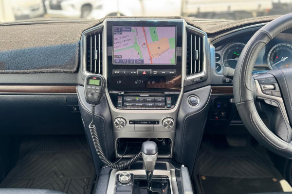 2019 Toyota LandCruiser VDJ200R VX SUV Image 19