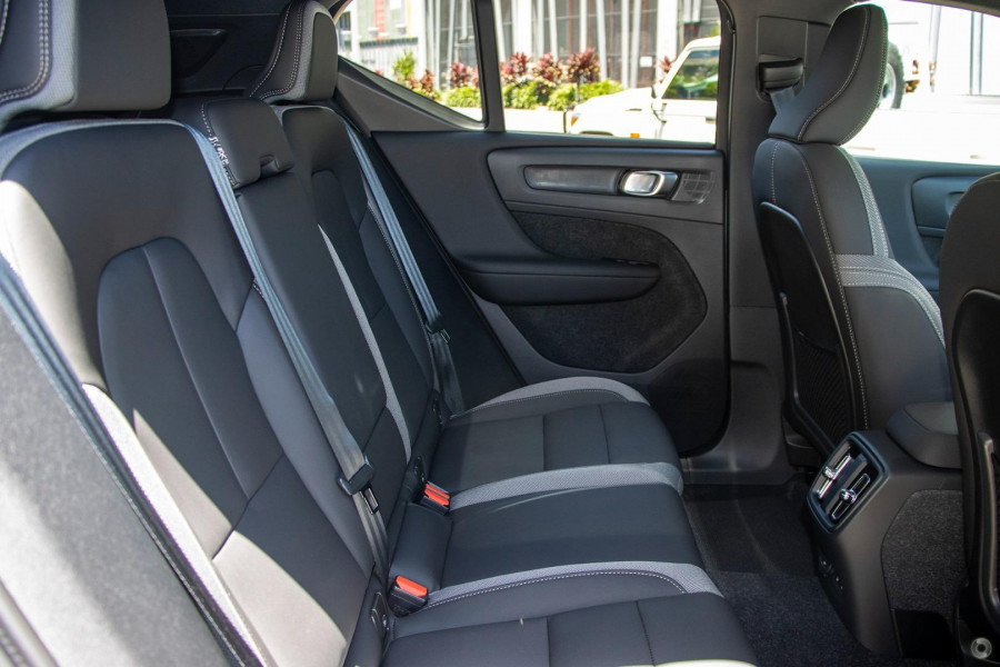 2026 Volvo EX40  Ultra Single Motor Extended Range SUV Image 7