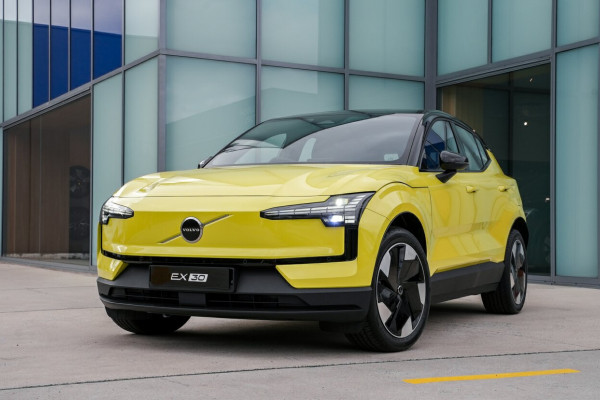 2024 MY25 Volvo EX30  Single Motor Extended Range Plus SUV Image 5