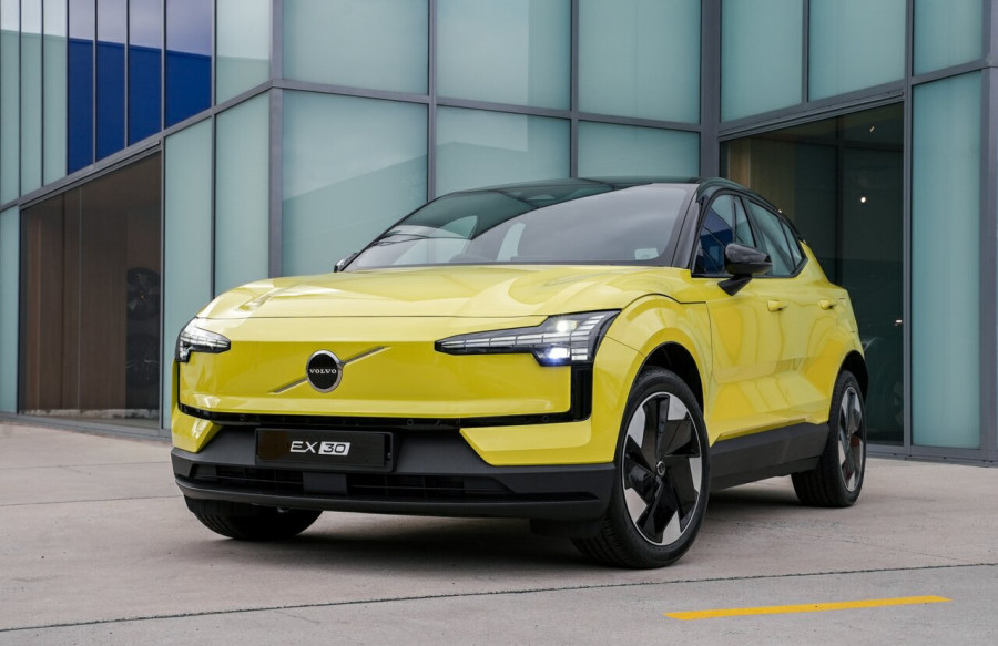 2024 MY25 Volvo EX30  Single Motor Extended Range Plus SUV Image 5